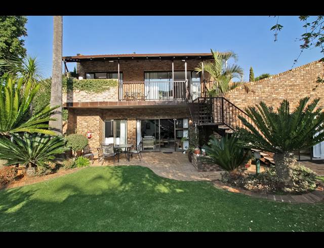 5 BEDROOM TOWNHOUSE FOR SALE IN BRUMA